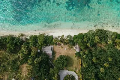 Image de Whispering Palms - Deux bungalows absolus sur la plage