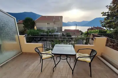 Image de 80 pieds carrés Appartement Mètre à Dobrota