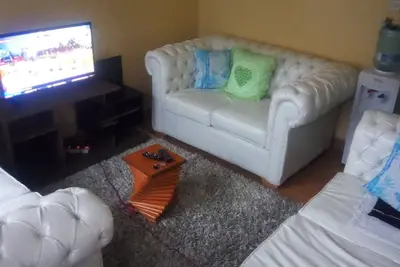 Image de Un séjour à la maison dans la ville de Nakuru.