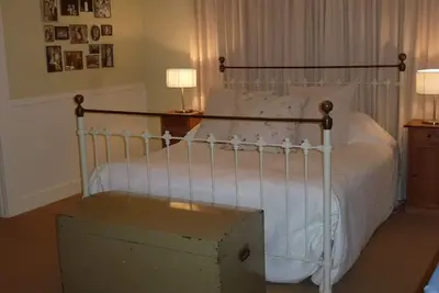 Image de Chambre Vintage de luxe Excellent emplacement!