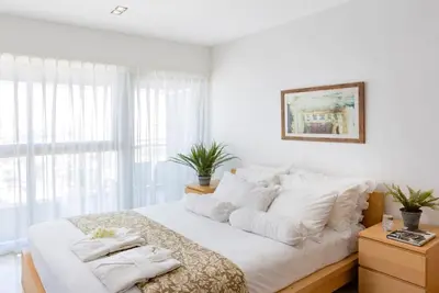 Appartements dans un magnifique emplacement à côté de la plage à travers