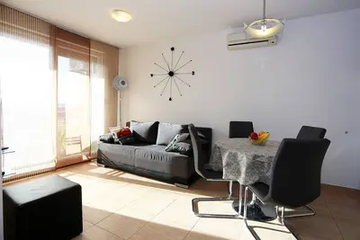 Image de Sunny Apartment Iva avec vue sur la mer