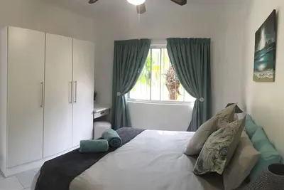 Image de Bien entretenu, haut de gamme spacieux 2 chambres, 2 salles de bains