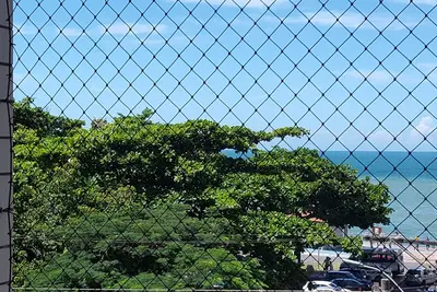 Image de Bel appartement, dans la rue principale, à Areia Preta Beach avec une vue magnifique sur la mer