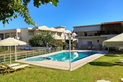 Theros - Appartements récemment rénovés à seulement 200 mètres de la plage
