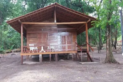 Image de Chalet Juquiri, integrated into nature.