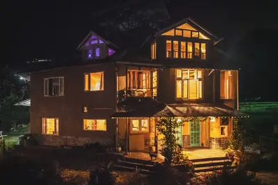 Image de Ira's Hideaway \"Mud and Bamboo House surplombant Palampur '