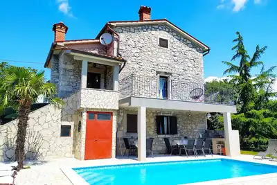 Image de Villa rustique Volta avec piscine