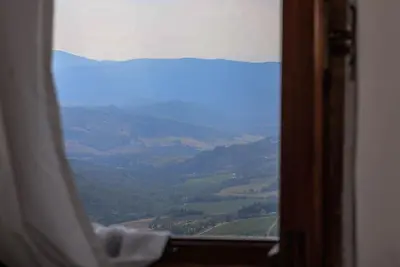 Image de Château rustique dans la nature parfait pour les grands groupes / mariages / événements