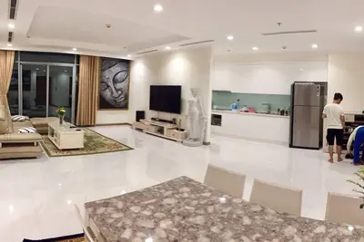 Image de Appartement de 3 chambres entièrement meublé à louer à Vinhomes Central Park