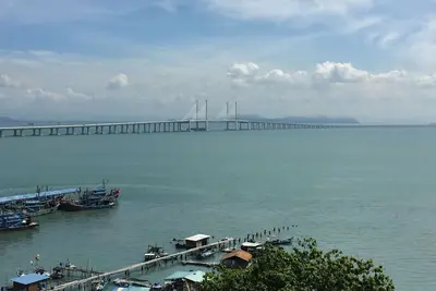 Breezy seaview condo