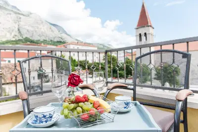 Image de Villa Kala ancienne maison en pierre dans le centre historique de Makarska avec piscine chauffée