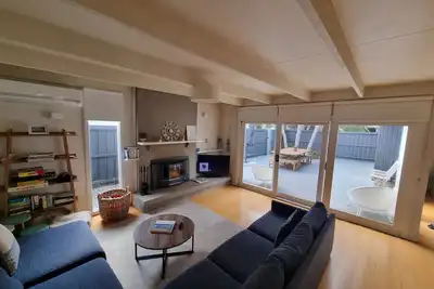 Image de Maison de plage moderne relaxante à 5 min à pied de la plage de Tyrone