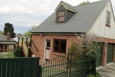 Image de Studio. A l'étage petit studio proche de Cbd