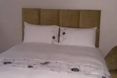 Image de Abordable, confortable, maison moderne loin de la maison pour le couple ou la famille exigeants