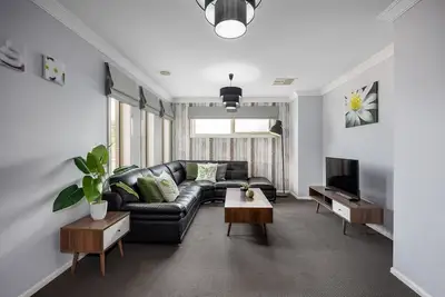 Image de Luxury Coastal Escape - Hébergement de groupe moderne et spacieux