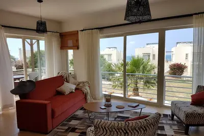 Image de Appartement confortable de 2 chambres avec terrasse vue mer