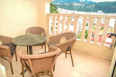 Image de Bel appartement près du centre-ville avec vue sur la mer