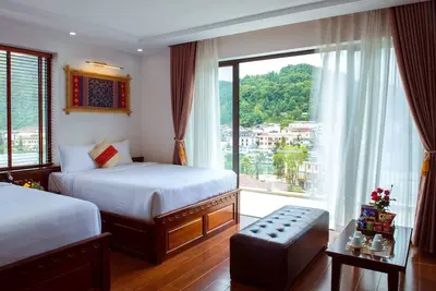 Image de Chambre spacieuse avec 2 lits queen et grand balcon dans la ville de Sapa