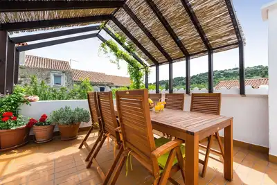 Image de Swanky Stone House avec joli toit terrasse Murter