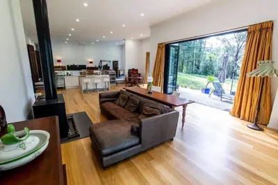 Image de SecluZion! Vue sur l'océan! Immense penthouse! La vie privée dans la forêt pour le moment, à 10 minutes de la plage!