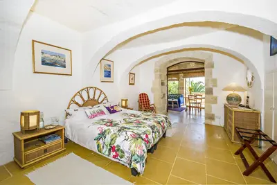 Image de Suite Tranquility dans une ferme B&B de 350 ans avec une vue imprenable et une piscine