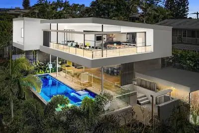 Image de Maison de plage familiale fantastique avec vue sur l'océan et piscine chauffée
