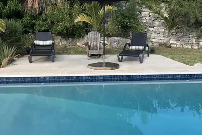 Image de Oiseau Sauvage, Piscine Paget, Plage, Twizy Charger et Kitchenette - Central Parishes