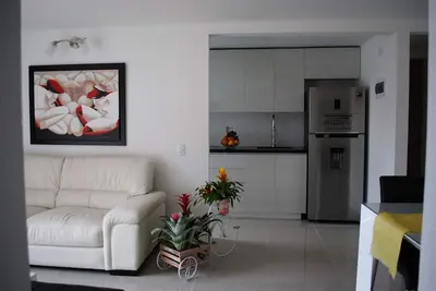 Image de Près de \"El Poblado\" Appartement 3 Chambres Neuf. Nouveaux meubles. Sauna.