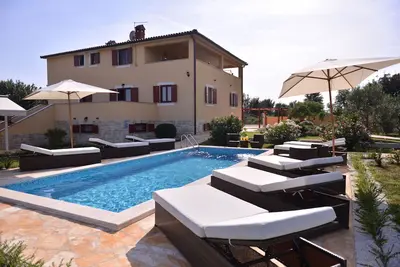 Image de Villa Divina est située sur un terrain de 5. 000 m², en pleine nature, à 2 km de la mer.