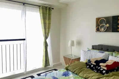 Image de Une unité de condos moderne avec une atmosphère accueillante!