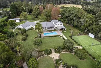 Image de La RÉSIDENCE - juin / juillet / août 3 nuits 3500 $ - Piscine, court de tennis, spa chauffé