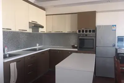 Image de Près du centre-ville, à 7 minutes à pied de Shangrilla, de grandes chambres avec salle de bain privée