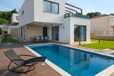 Image de Luxueuse villa 5 étoiles de deuxième rangée Calla avec piscine Eos-Croatie