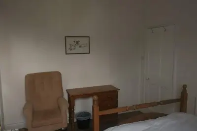 Image de Chambre double avec salle de douche privée séparée