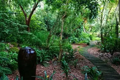 Image de Paperbark Cottage, parfaitement situé dans un beau jardin