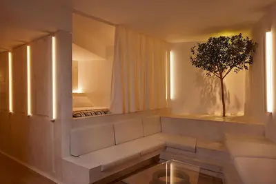 Image de Sanctuaire architectural avec vue sur Kiron-Acropole