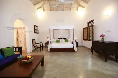 Image de Une combinaison «luxe pieds nus» de style colonial néerlandais et élégant