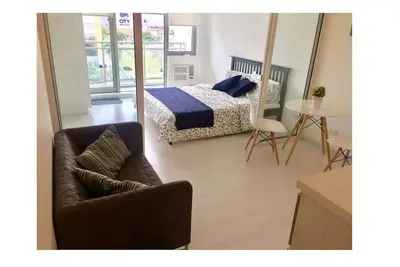 Image de Cozy 1 Br Unit nouvellement meublé à Azure Urban Residences