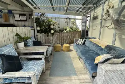 Image de Comme à la maison, avec piscine, bar extérieur, four à pizza, 2 barbecues et petite salle de gym