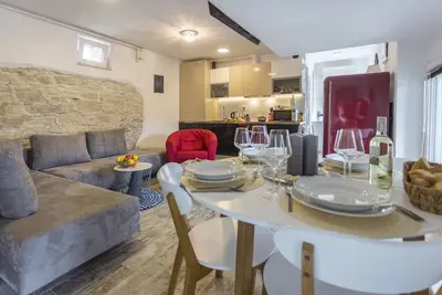 Image de Nouveau, Place4u, centre de Pula, parking sécurisé Gratuit