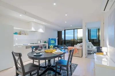 Image de Pride Manor South Yarra avec une vue imprenable sur la ville et la banlieue