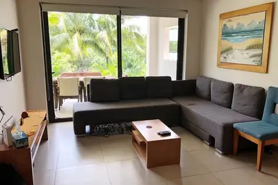 Image de Appartement moderne et spacieux de deux chambres.