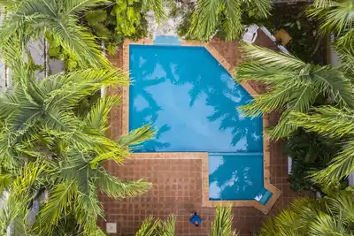 Image de Très bien situé, spacieux avec piscine