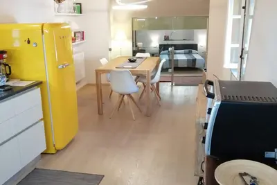 Image de Appartement moderne: emplacement idéal dans le centre-ville, Wi-Fi, climatisation, récemment restauré