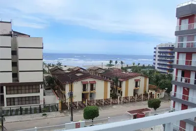 Image de Appartement à 50 m de la plage, 4ème étage, avec vue mer et montagne.
