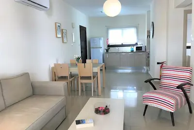 Image de Kyklades Resort Dpsah03-A Salle de gym colorée avec deux lits et Wi-Fi gratuit