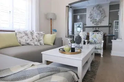Image de Boutique Heritage Home avec Knysna Heads et Sunset Views