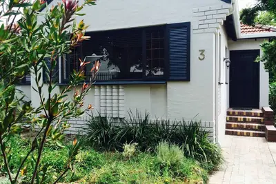 Image de Belle Quaint maison avec Grande Outside Entertainment Area