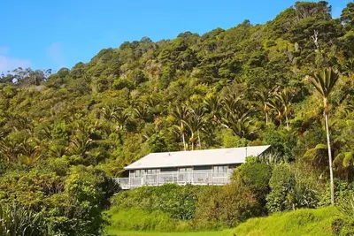 Image de Gentle Annie's Spectacular Rimu House